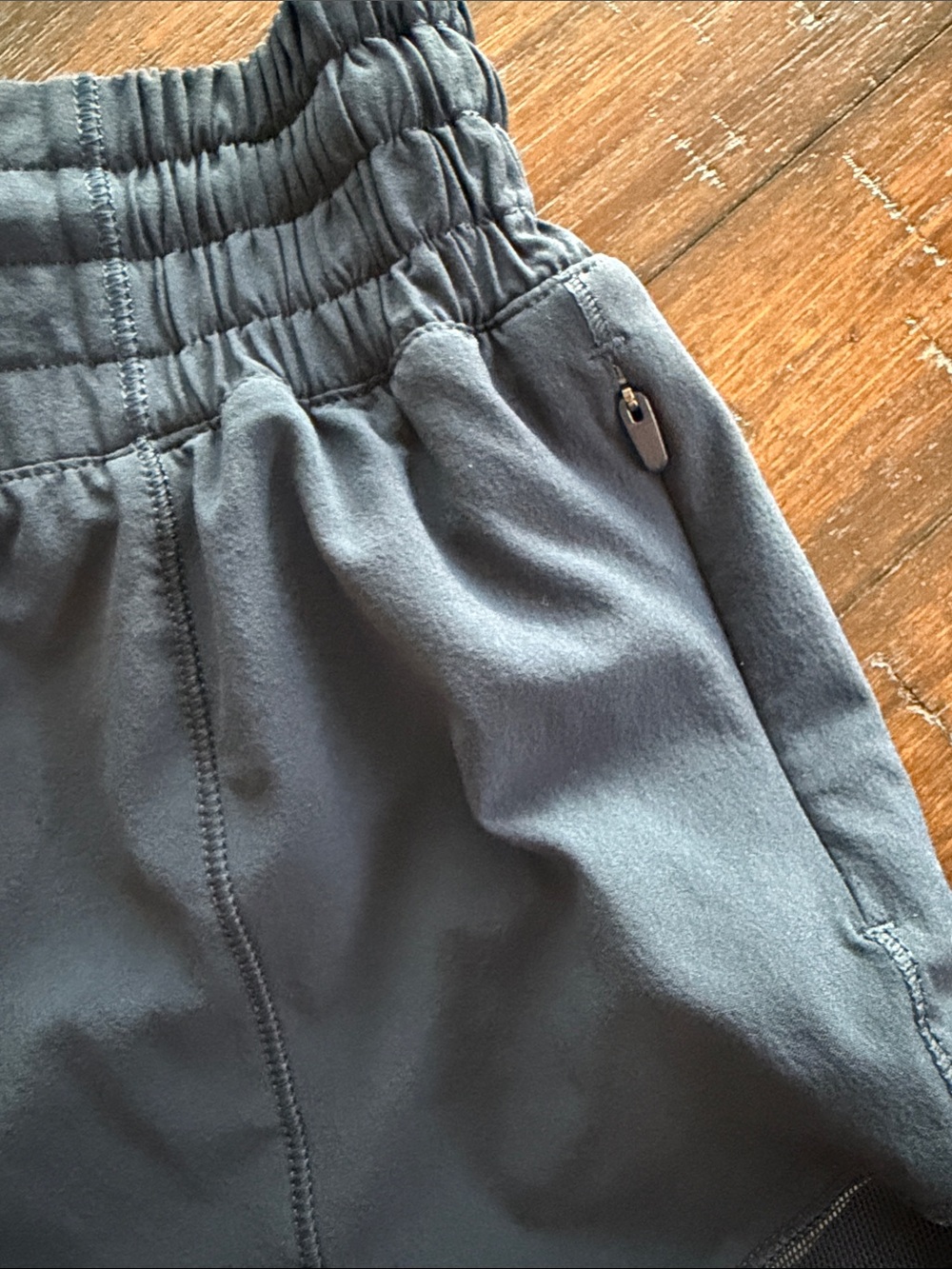 Lululemon Hotty Hot High-Rise Lined 2.5” Navy Size 2 shorts - Picture 8 of 8